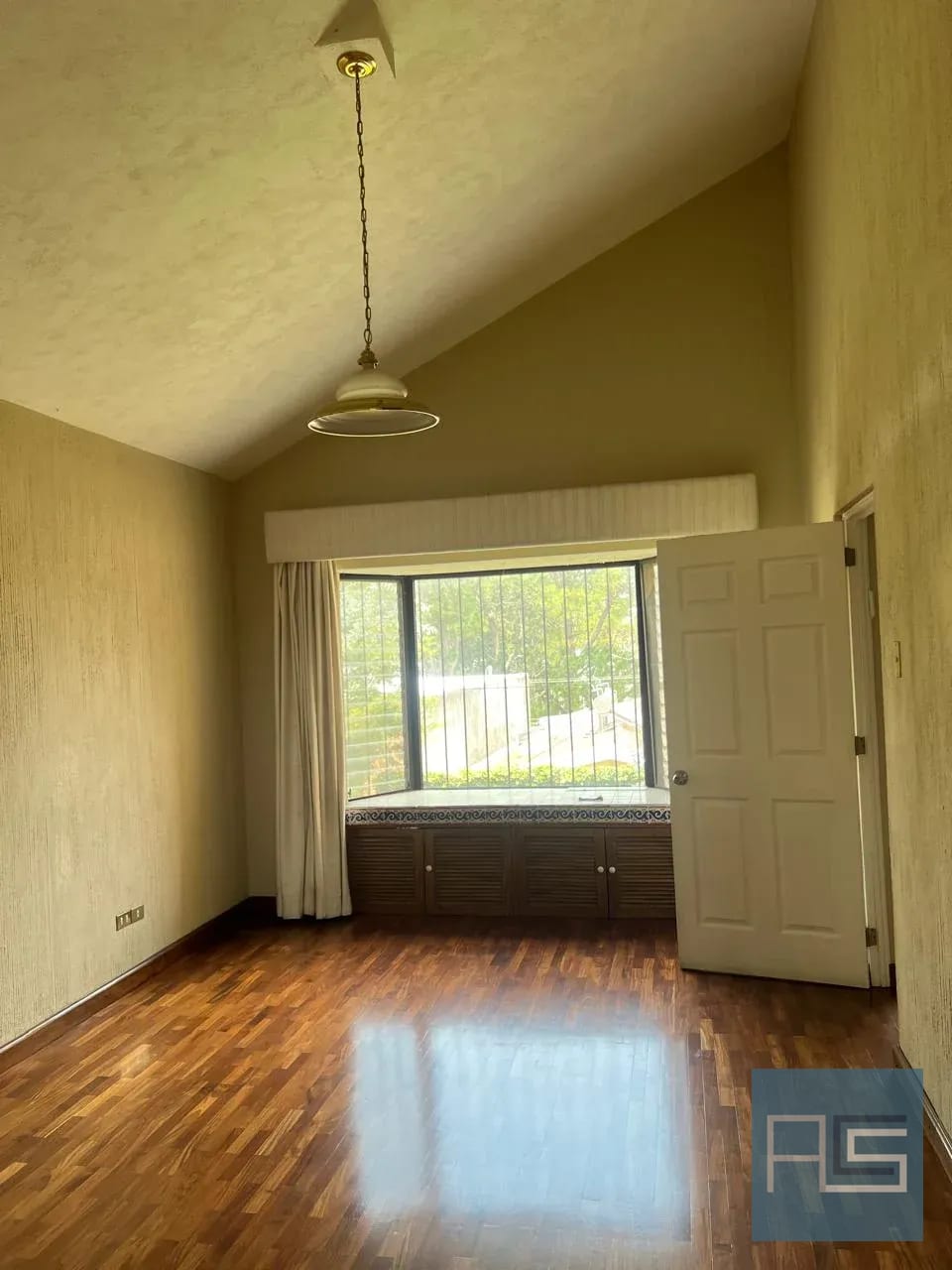 Amplia casa en Venta en Los Manantiales, Carretera a El Salvador (+1) — Casa en Venta en San José Pinula, Guatemala, Ciudad — foto 7 de 12