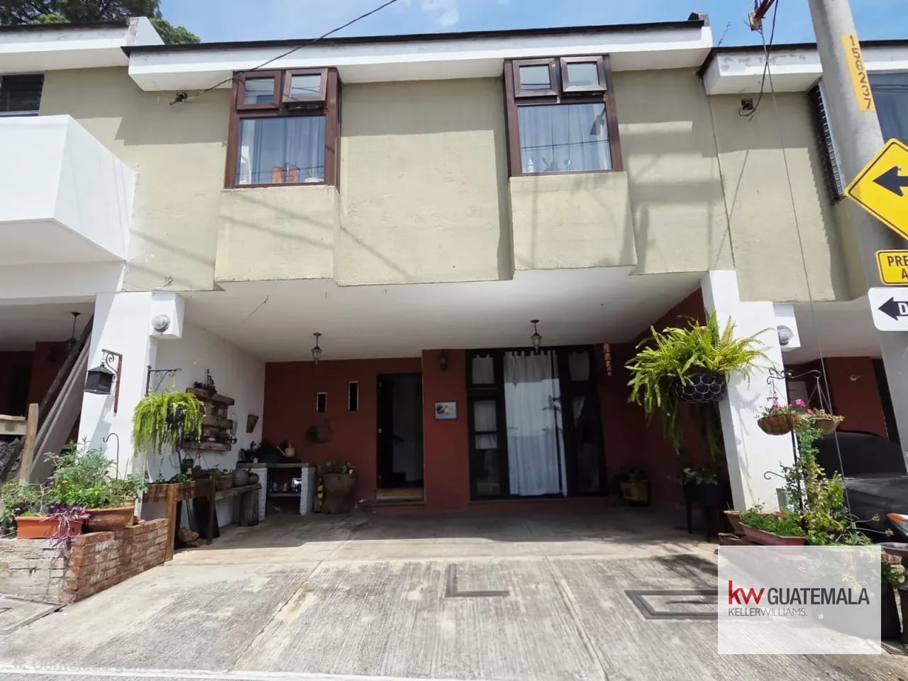VENTA DE CASA EN RESIDENCIAL SUIZA 3 EL ENCINAL — Casa en Venta en El Encinal, Zona 7 Mixco, Guatemala, Ciudad — foto 1 de 15