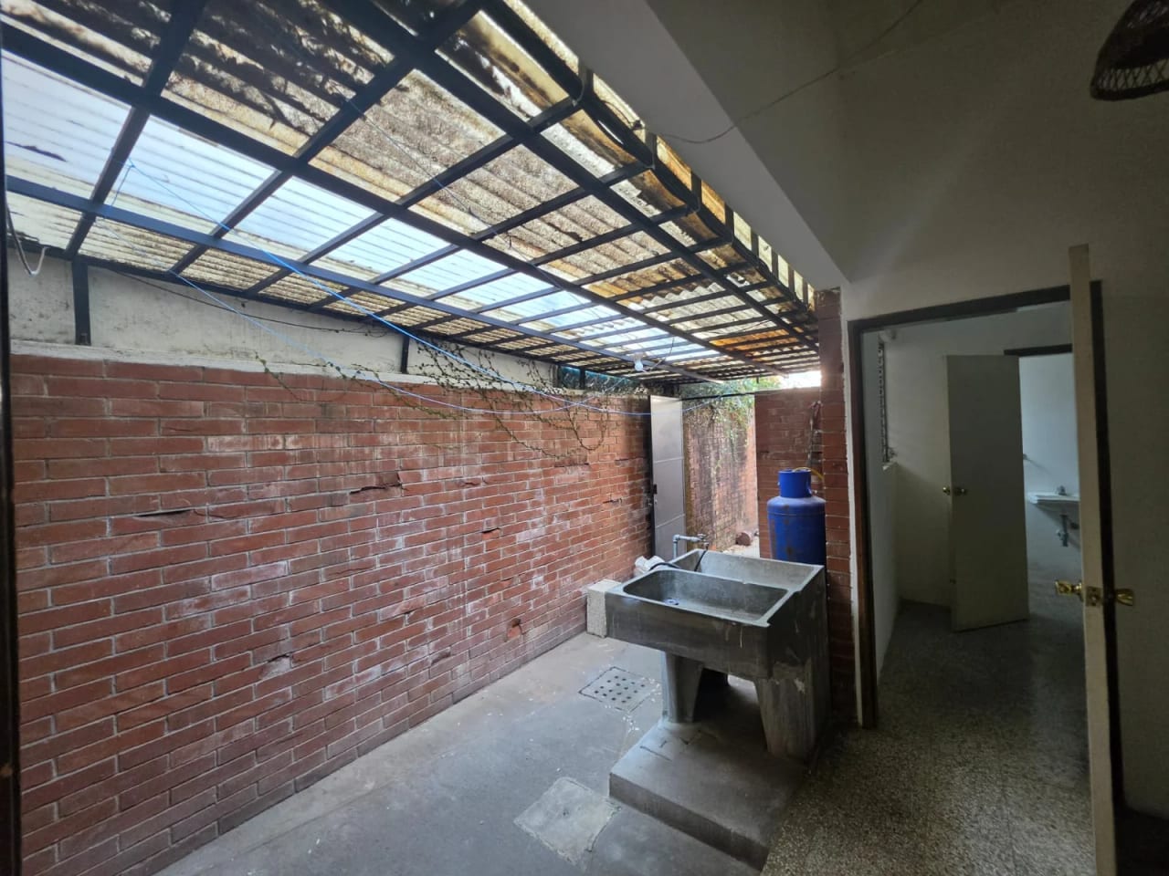 Casa en venta para remodelar, dentro de exclusivo condominio pequeño, Jardines de San Isidro, zona 16 — Casa en Venta en Jardines de San Isidro, Zona 16, Guatemala, Ciudad — foto 7 de 7