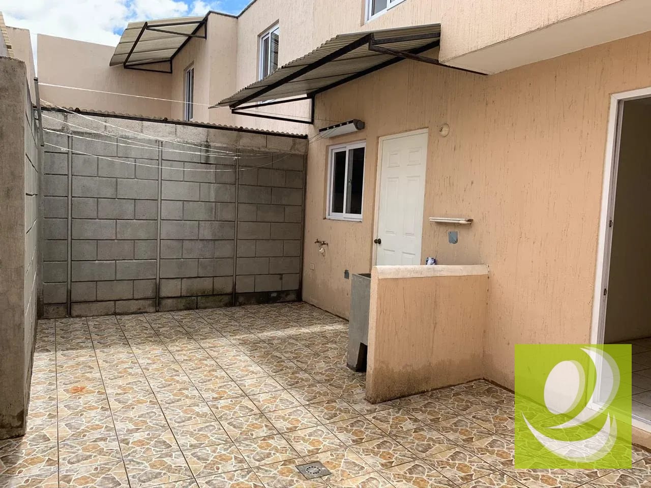 Vendo casa en Condado Catalina, Villa Nueva — Casa en Venta en Condado Catalina, Villa Nueva, Guatemala, Ciudad — foto 1 de 16