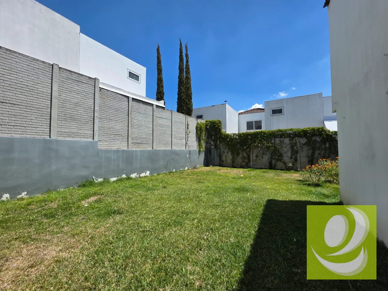 CASA EN VENTA CON AMPLIO JARDIN EN VILLA NUEVA HACIENDA DE LAS FLORES — Casa en Venta en Villa Nueva, Guatemala, Ciudad — foto 3 de 9