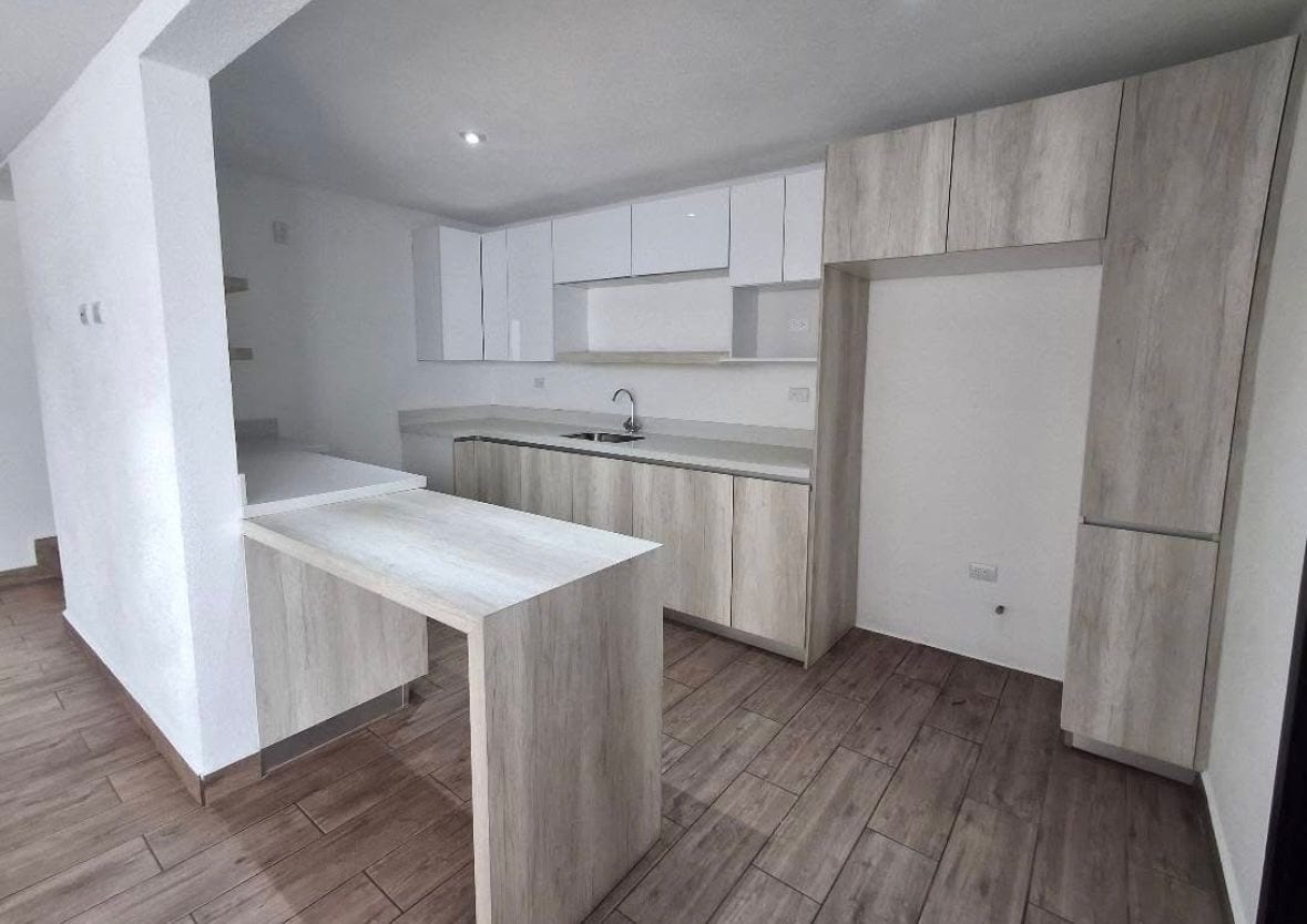 Casa en venta | 3 habitaciones | estudio | 3 parqueos | Serena de Arrazola CAES — Casa en Venta en Carretera a El Salvador, Guatemala, Ciudad — foto 3 de 12