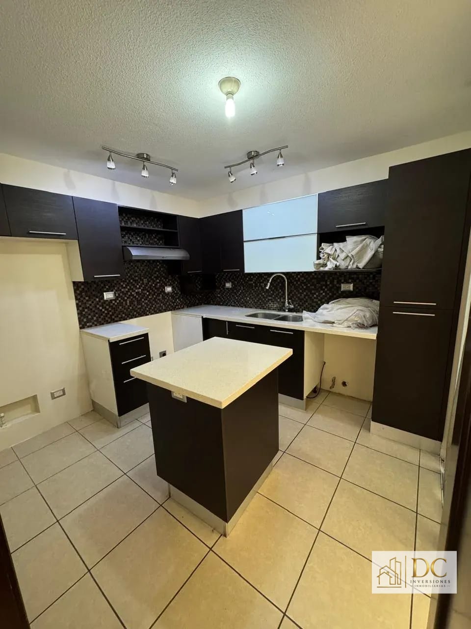 đ CASA EN RENTA â 3 HAB + JARDĂN | ENSENADA DE SAN ISIDRO | ZONA 16 â Casa en Alquiler en Ensenada de San Isidro, Zona 16, Guatemala, Ciudad â foto 2 de 16