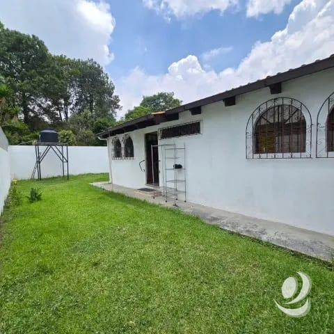 Oficina en Renta San Lucas Sacatepéquez con amplio jardín parqueo — Casa en Alquiler en San Lucas Sacatepéquez, Sacatepéquez — foto 6 de 17