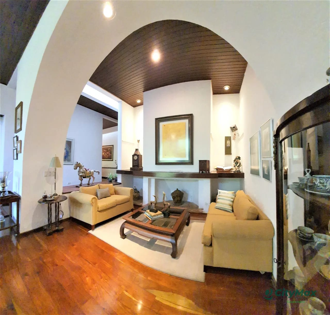 Amplia Casa en Venta El Prado Zona 10 Guatemala — Casa en Venta en El Prado, Zona 10, Guatemala, Ciudad — foto 1 de 11