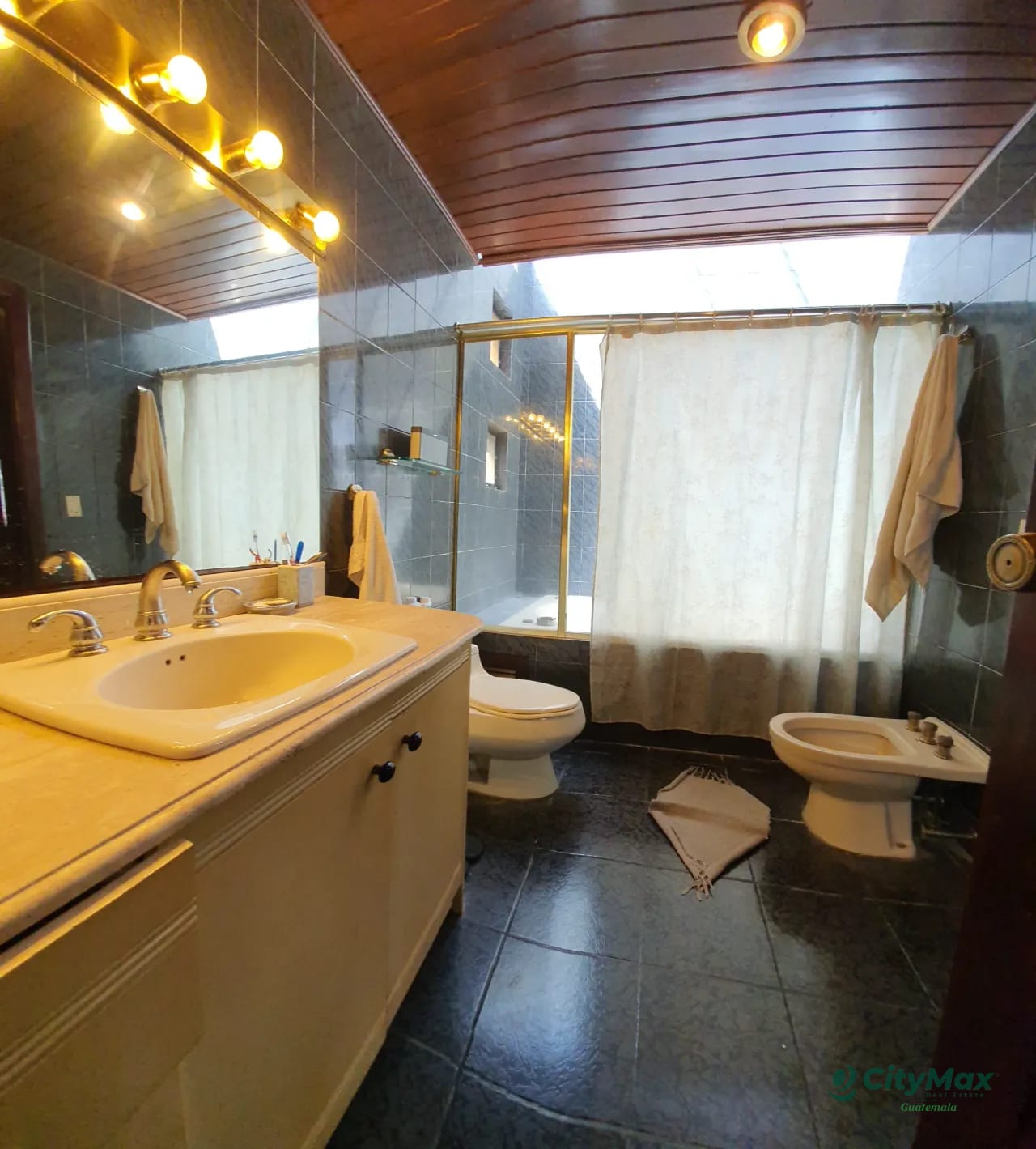 Amplia Casa en Venta El Prado Zona 10 Guatemala — Casa en Venta en El Prado, Zona 10, Guatemala, Ciudad — foto 6 de 11