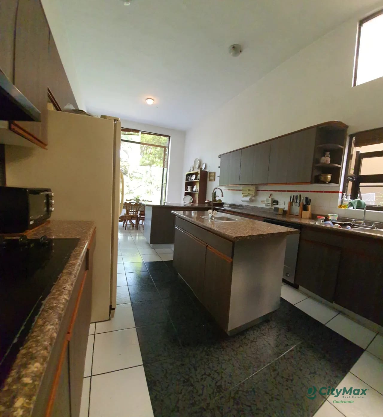 Amplia Casa en Venta El Prado Zona 10 Guatemala — Casa en Venta en El Prado, Zona 10, Guatemala, Ciudad — foto 2 de 11