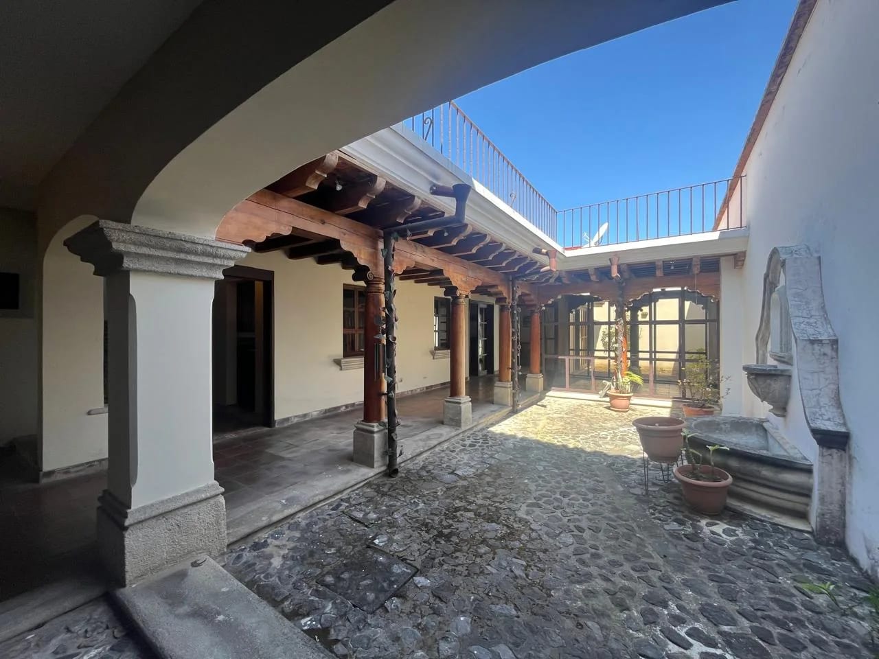 CASA EN VENTA EN CONDOMINIO CERCA DE ANTIGUA — Casa en Venta en Antigua, Sacatepéquez — foto 1 de 5