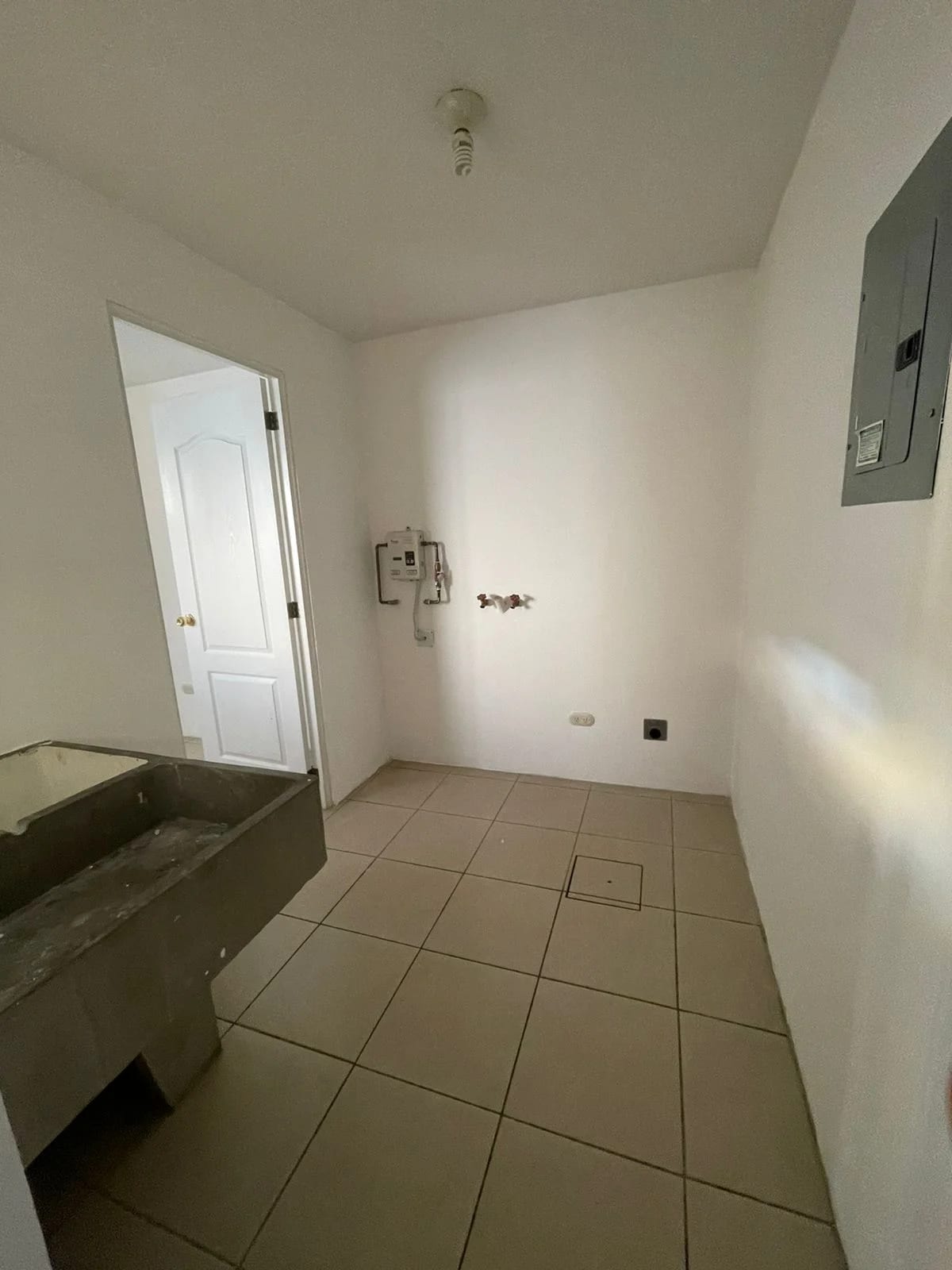 CASA EN VENTA EN CONDOMINIO BOSQUES DE SAN MARINO, ZONA 8 DE MIXCO — Casa en Venta en Zona 8 Mixco, Guatemala, Ciudad — foto 4 de 17