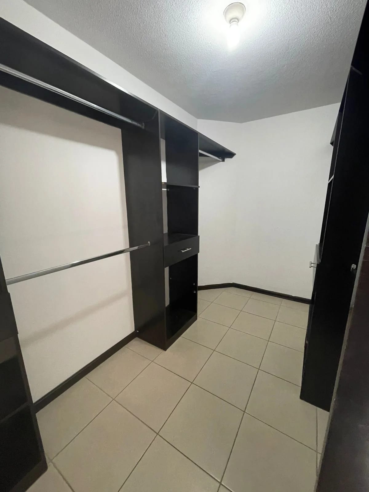 CASA EN VENTA EN CONDOMINIO BOSQUES DE SAN MARINO, ZONA 8 DE MIXCO — Casa en Venta en Zona 8 Mixco, Guatemala, Ciudad — foto 15 de 17
