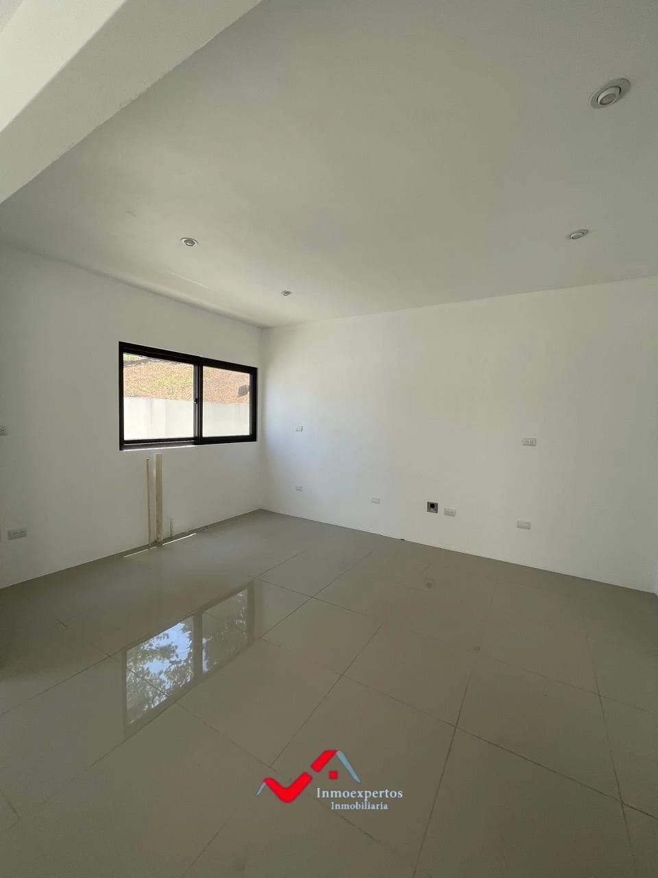 CASA EN VENTA EN ZONA 16 — Casa en Venta en Zona 16, Guatemala, Ciudad — foto 4 de 17
