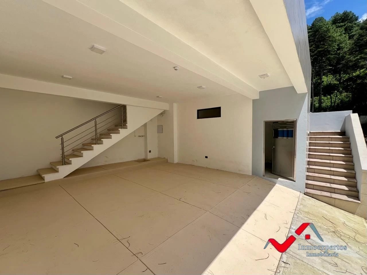 CASA EN VENTA EN ZONA 16 — Casa en Venta en Zona 16, Guatemala, Ciudad — foto 2 de 17