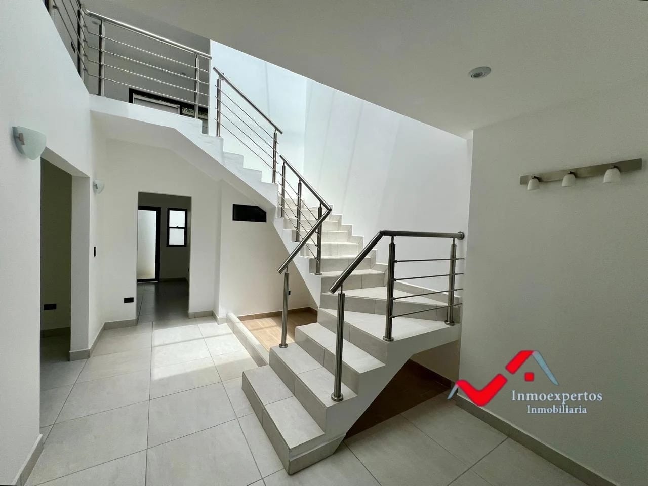 CASA EN VENTA EN ZONA 16 — Casa en Venta en Zona 16, Guatemala, Ciudad — foto 3 de 17