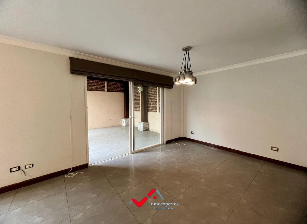 CASA EN RENTA EN PRADOS DE SAN CRISTOBAL, ZONA 8 DE MIXCO — Casa en Alquiler en Prados de San Cristóbal, Zona 8 Mixco, Guatemala, Ciudad — foto 13 de 17