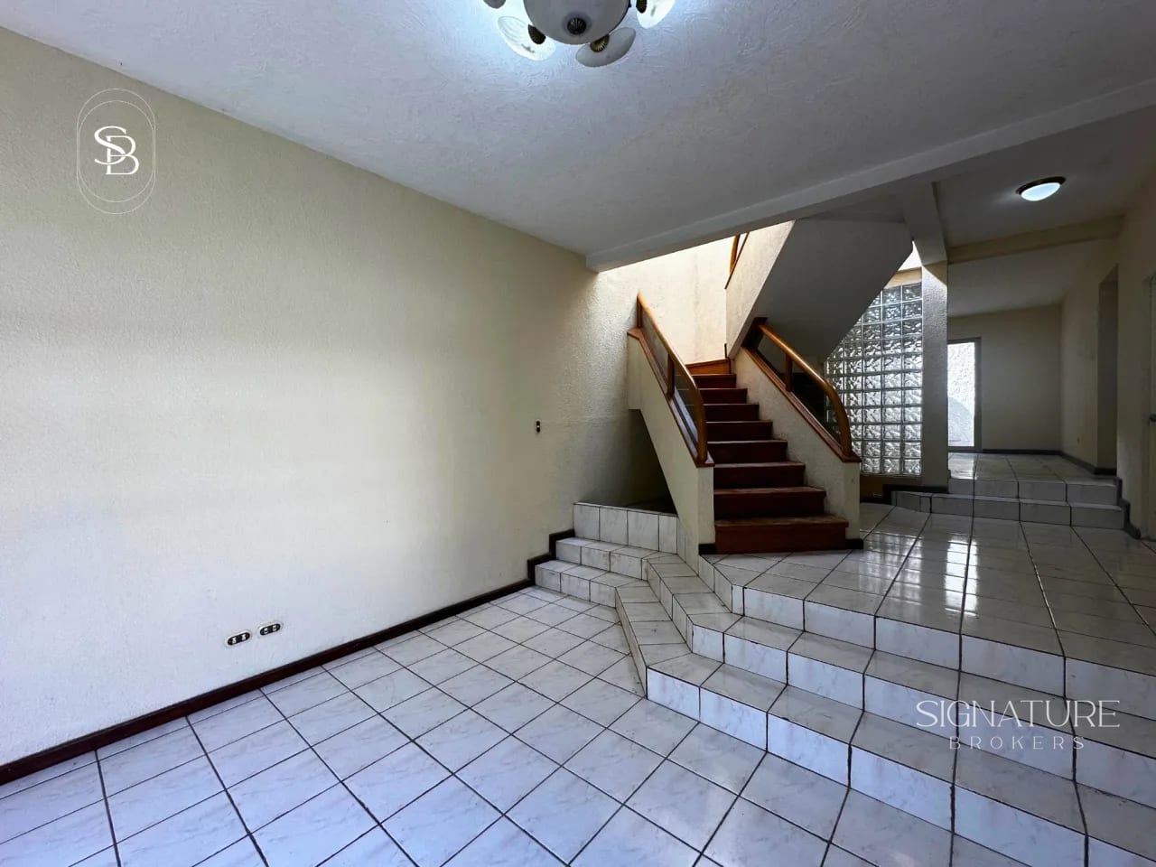 Casa en Venta – San Cristóbal — Casa en Venta en Zona 11 Mixco, Guatemala, Ciudad — foto 2 de 8