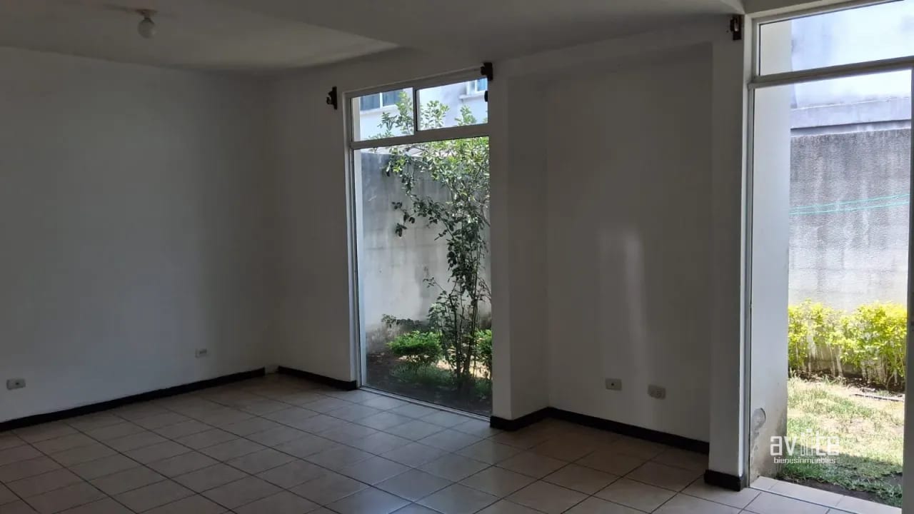 Cañadas del Naranjo, zona 4 de Mixco. Casa en venta Q1,900,000 — Casa en Venta en Montserrat II, Zona 4 Mixco, Guatemala, Ciudad — foto 12 de 17