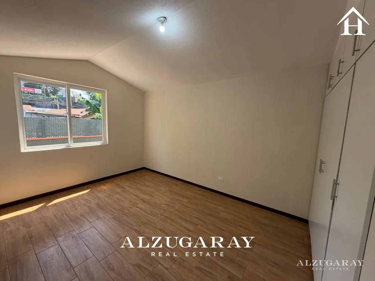 CASA REMODELADA EN CONDOMINIO - 3 HAB. AVENIDA HINCAPIE ZONA 13 — Casa en Alquiler en Zona 13, Guatemala, Ciudad — foto 10 de 12