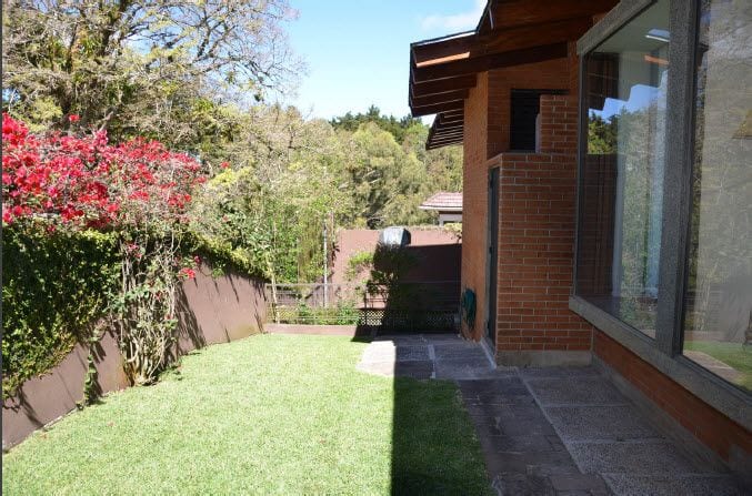 HERMOSA CASA DE 1 NIVEL EN STA ROSALIA CES Km 12.5 — Casa en Venta en Santa Rosalia La Laguna, Carretera a El Salvador, Guatemala, Ciudad — foto 2 de 16