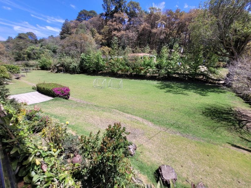 Atención inversionistas: Propiedad cerquísima a la ciudad y con un gran área verde — Casa en Venta en San Lucas Sacatepéquez, Sacatepéquez — foto 1 de 17