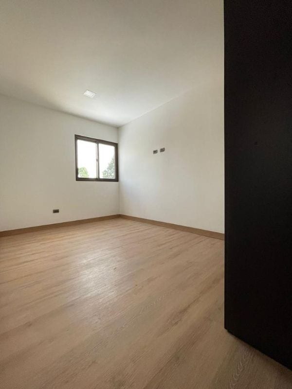 MODERNA CASA EN VENTA | ZONA 15, Colonia La Isla — Casa en Venta en El Maestro II, Zona 15, Guatemala, Ciudad — foto 11 de 17