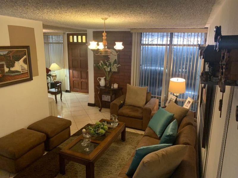 LINDA CASA EN JARDINES DE LA ASUNCION SUR ZONA 5 fuera de garita — Casa en Venta en Jardines de La Asunción, Zona 5, Guatemala, Ciudad — foto 3 de 16