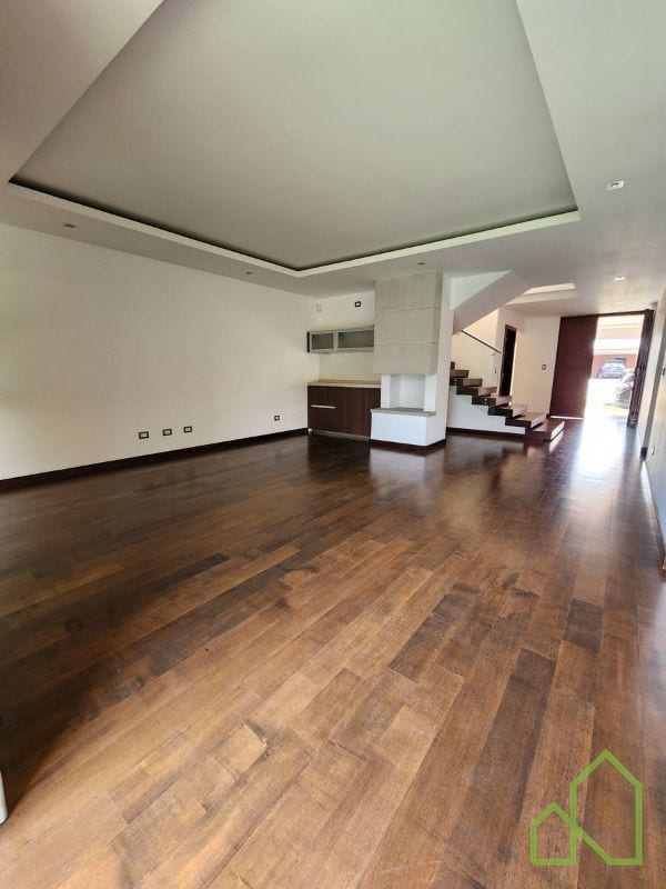Casa en Venta a 5 minutos de Pradera zona 10 — Casa en Venta en Santa Catarina Pinula, Guatemala, Ciudad — foto 2 de 15