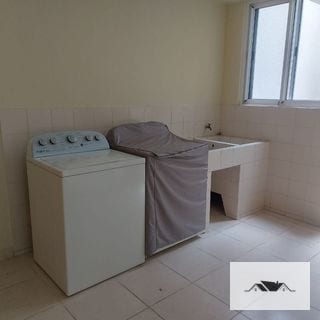 En Renta Hermosa Casa Zona 10  Condominio Reina Sofia — Casa en Alquiler en Zona 10, Guatemala, Ciudad — miniatura 3 de 10