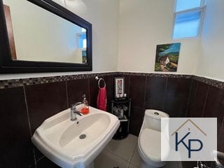 Hermosa casa en venta Km. 26.5 CAES — Casa en Venta en Carretera a El Salvador, Guatemala, Ciudad — miniatura 10 de 17