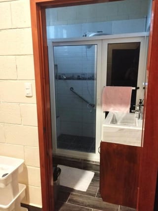 LIVINGSTON IZABAL Vendo Casa con terreno de 1609 Varas Cercana a Río Dulce — Casa en Venta en Livingston, Izabal — miniatura 3 de 9