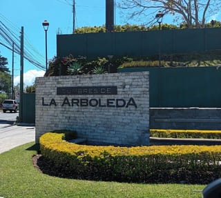 CASA EN VENTA CUMBRES DE LA ARBOLEDA  KM 21.5 CAES — Casa en Venta en Cumbres de La Arboleda, Carretera a El Salvador, Guatemala, Ciudad — miniatura 11 de 13