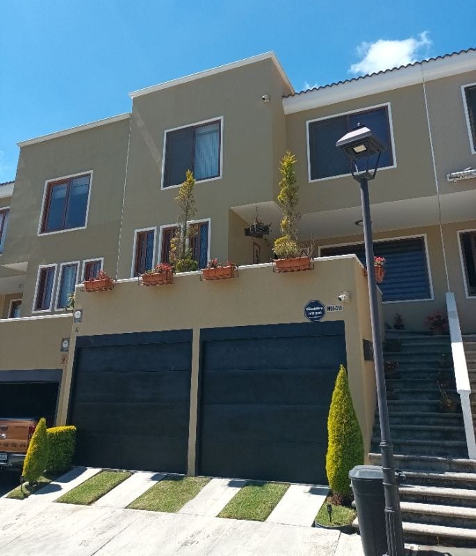 CASA EN VENTA CUMBRES DE LA ARBOLEDA KM 21.5 CAES — Casa en Venta en Cumbres de La Arboleda, Carretera a El Salvador, Guatemala, Ciudad — foto 1 de 13