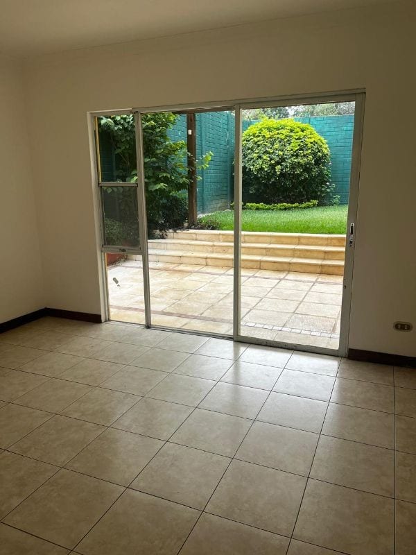 TOWNHOUSE EN VENTA VILLAS DEL PINAR I CAES — Casa en Venta en Carretera a El Salvador, Guatemala, Ciudad — foto 1 de 12