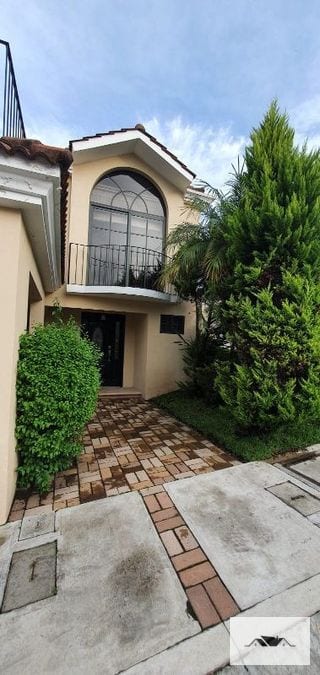 En Venta Casa Zona 16, Villas Suiza — Casa en Venta en Zona 16, Guatemala, Ciudad — miniatura 1 de 16