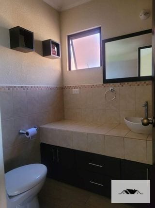 EN RENTA AMPLIA CASA ZONA 16 CONDOMINIO PORTALES DE SAN ISIDRO — Casa en Alquiler en Portal de San Isidro III, Zona 16, Guatemala, Ciudad — miniatura 7 de 16