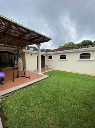 Casa en Casa y Campo en Venta — Casa en Venta en Carretera a El Salvador, Guatemala, Ciudad — miniatura 1 de 17