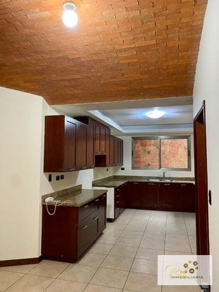 CASA RESIDENCIAL LOMAS DE SAN ANTONIO KM 16 — Casa en Alquiler en Lomas de San Antonio, Carretera a El Salvador, Guatemala, Ciudad — miniatura 3 de 6