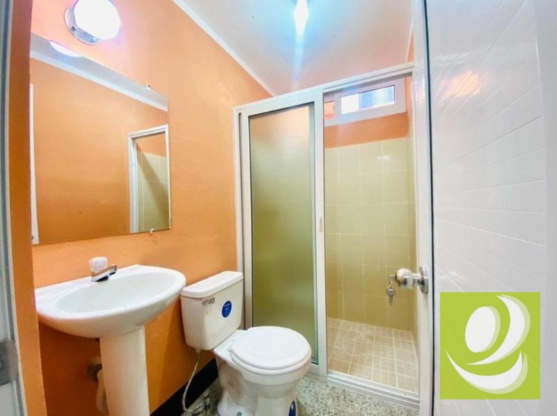 ATENCIÓN INVERSIONISTA VENTO 5 CASAS CON AMPLIO TERRENO EN CHIQUIMULA CENTRO — Casa en Venta en Chiquimula, Chiquimula — foto 2 de 12