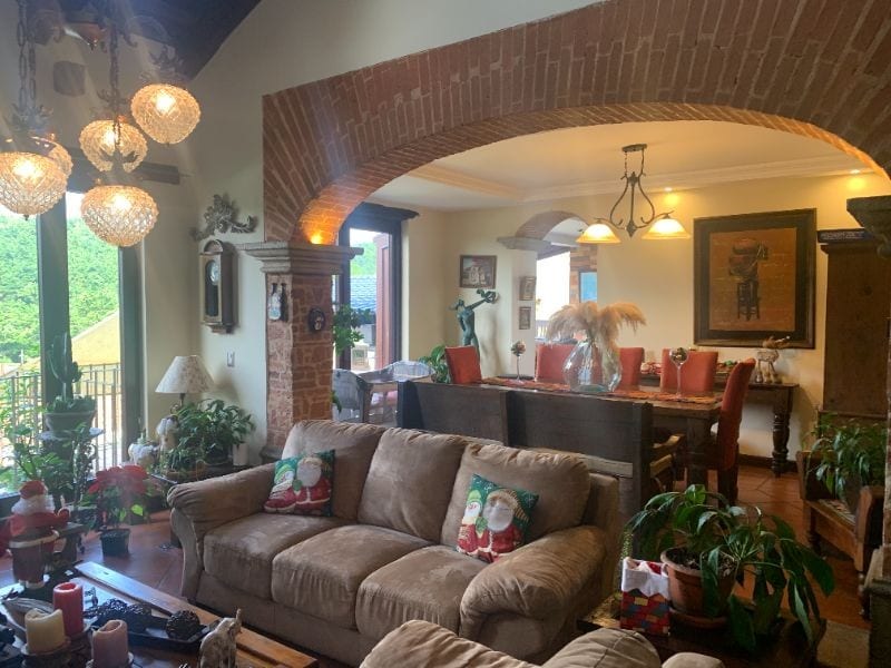 LA FORESTA HERMOSA CASA CON ESTILO ANTIGÙEÑO — Casa en Venta en La Foresta, Carretera a El Salvador, Guatemala, Ciudad — foto 1 de 17