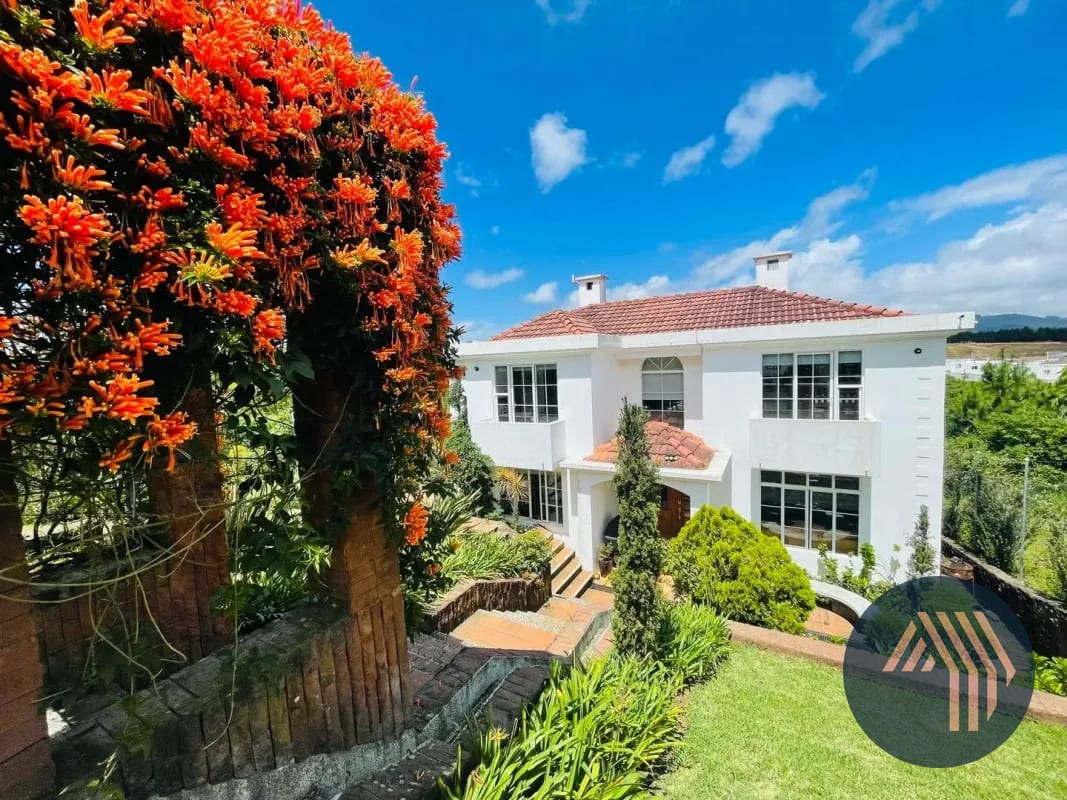 VENTA DE AMPLIA CASA - ALTA VISTA CLUB, SAN JOSÉ PINULA — Casa en Venta en Carretera a El Salvador, Guatemala, Ciudad — foto 1 de 10