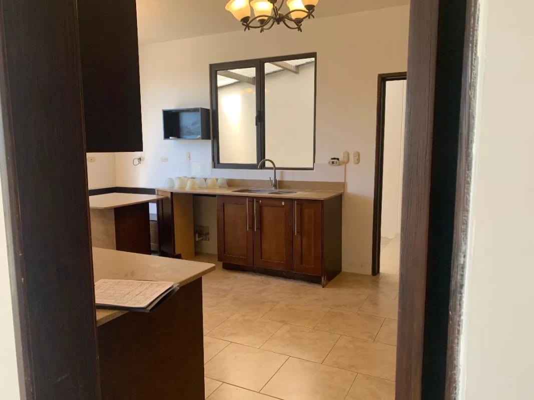 BONITA Y AMPLIA DE CASA 2 NIVELES EN LAZOS DE FRAIJANES — Casa en Venta en Lazos de Fraijanes, Carretera a El Salvador, Guatemala, Ciudad — foto 11 de 11