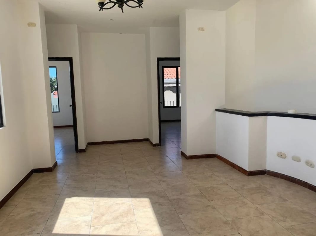 BONITA Y AMPLIA DE CASA 2 NIVELES EN LAZOS DE FRAIJANES — Casa en Venta en Lazos de Fraijanes, Carretera a El Salvador, Guatemala, Ciudad — foto 7 de 11