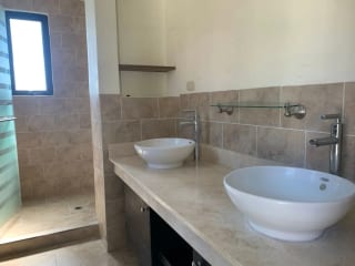 BONITA Y AMPLIA DE CASA 2 NIVELES EN LAZOS DE FRAIJANES — Casa en Venta en Lazos de Fraijanes, Carretera a El Salvador, Guatemala, Ciudad — miniatura 5 de 11