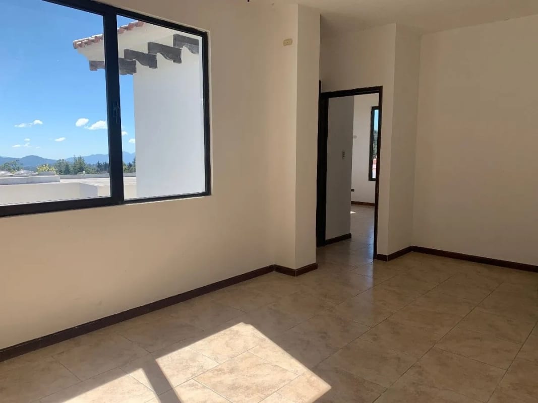 BONITA Y AMPLIA DE CASA 2 NIVELES EN LAZOS DE FRAIJANES — Casa en Venta en Lazos de Fraijanes, Carretera a El Salvador, Guatemala, Ciudad — foto 6 de 11