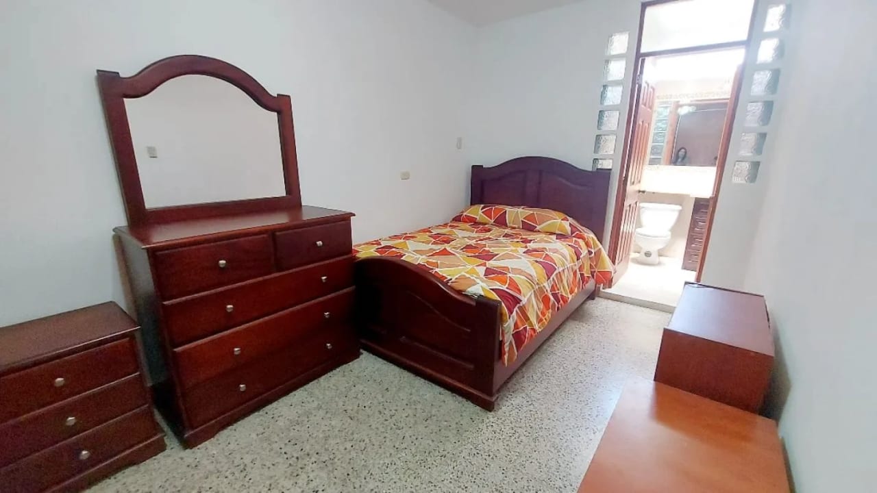 Vendo casa Colonia Alvarado sobre la Calzada Roosevelt — Casa en Venta en Zona 3 Mixco, Guatemala, Ciudad — foto 6 de 17
