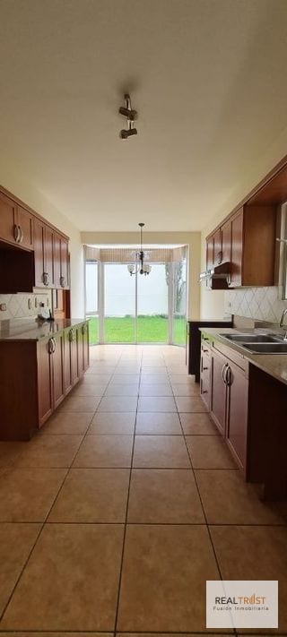 VENDO CASA EN PORTAL DEL BOSQUE KM. 22 CARRETERA AL SALVADOR — Casa en Venta en Portal del Bosque, Carretera a El Salvador, Guatemala, Ciudad — miniatura 1 de 17