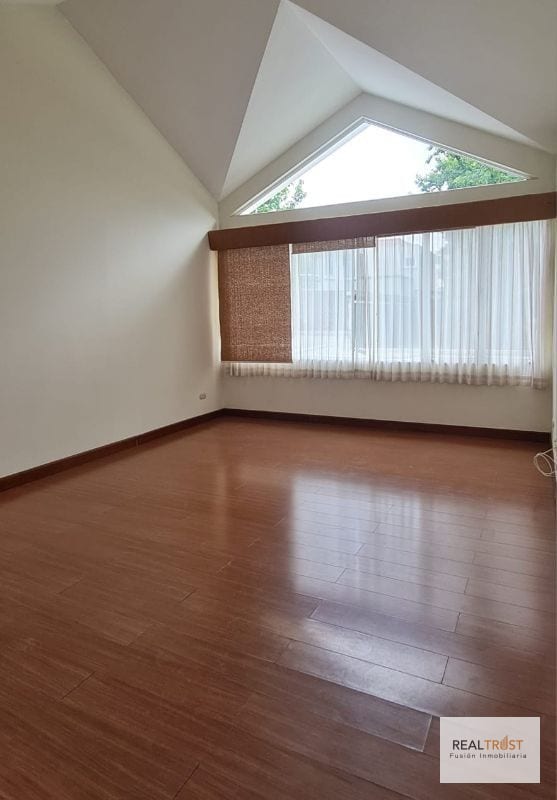 VENDO CASA EN PORTAL DEL BOSQUE KM. 22 CARRETERA AL SALVADOR — Casa en Venta en Portal del Bosque, Carretera a El Salvador, Guatemala, Ciudad — foto 13 de 17