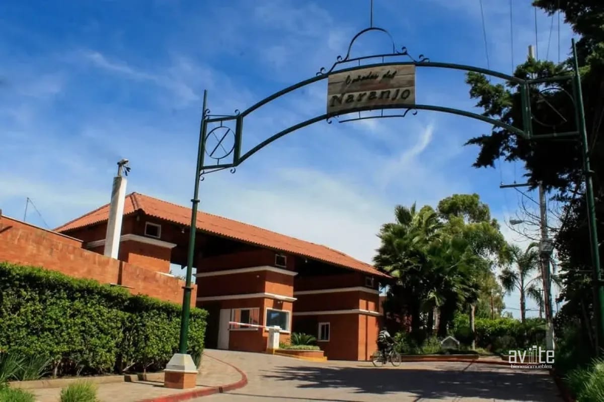 Cañadas del Naranjo, zona 4 de Mixco. Casa en venta Q1,900,000 — Casa en Venta en Montserrat II, Zona 4 Mixco, Guatemala, Ciudad — foto 1 de 17