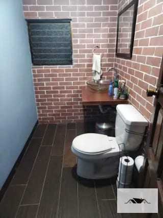 En Renta Propiedad Zona 16 sobre Calle Principal Fuera de Garita uso Comercial o Vivienda — Casa en Alquiler en Zona 16, Guatemala, Ciudad — miniatura 4 de 6