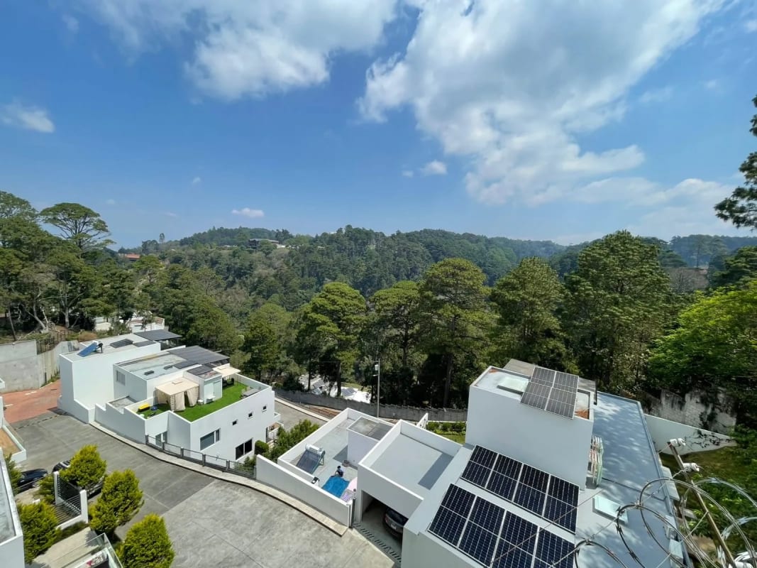 Amplia casa en venta en Muxbal — Casa en Venta en Muxbal, Guatemala, Ciudad — foto 1 de 17