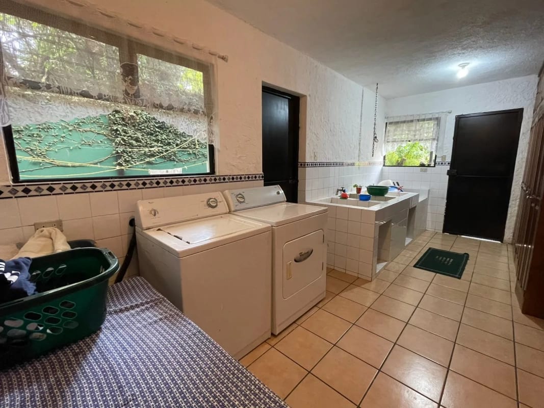 Amplia casa en venta en Muxbal — Casa en Venta en Muxbal, Guatemala, Ciudad — foto 12 de 17